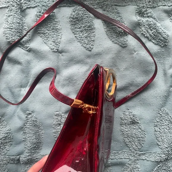 Stuart Weitzman Marbled Burgundy Patent Leather Crossbody with Gold Handle - Picture 4 of 8